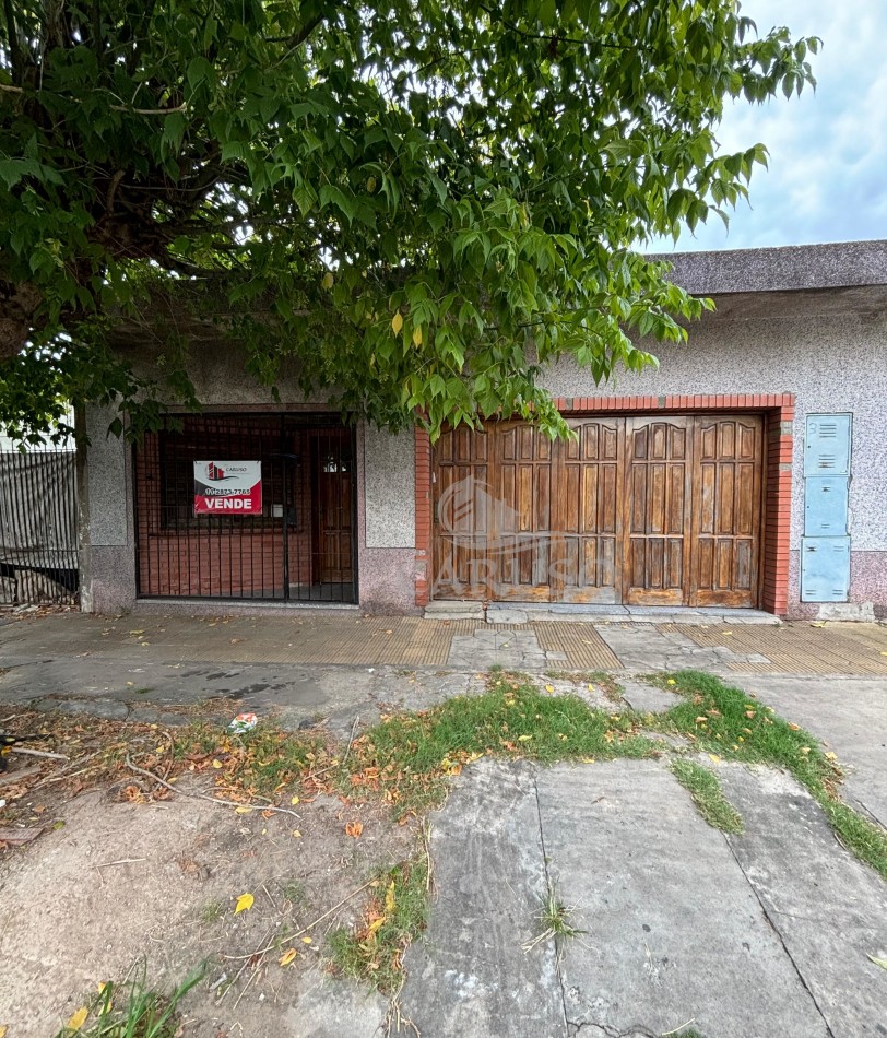 Casa PH al frente para reciclar en Bernal Oeste