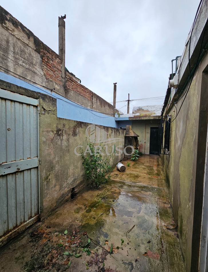 Casa PH al frente para reciclar en Bernal Oeste