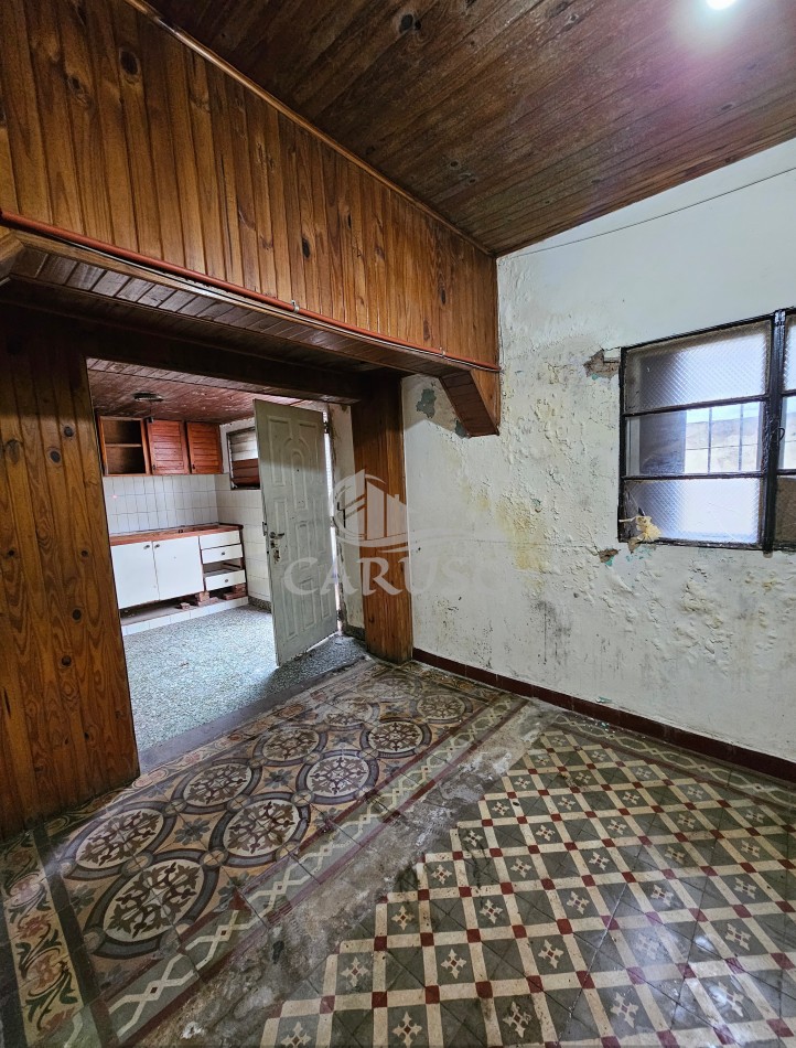 Casa PH al frente para reciclar en Bernal Oeste