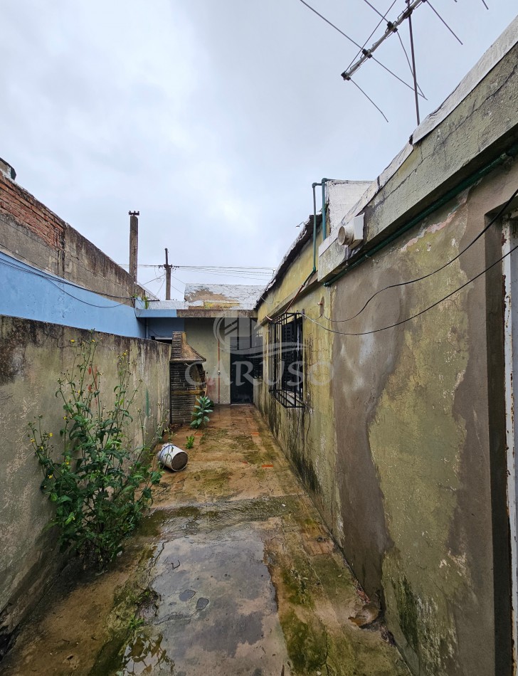 Casa PH al frente para reciclar en Bernal Oeste
