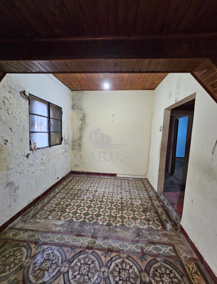 Casa PH al frente para reciclar en Bernal Oeste