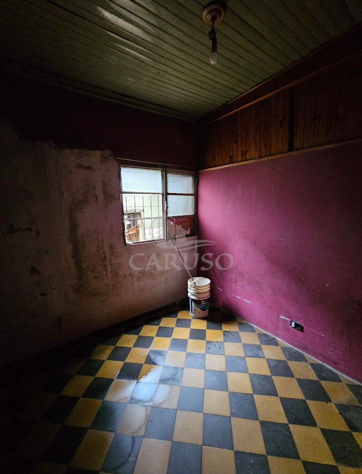 Casa PH al frente para reciclar en Bernal Oeste