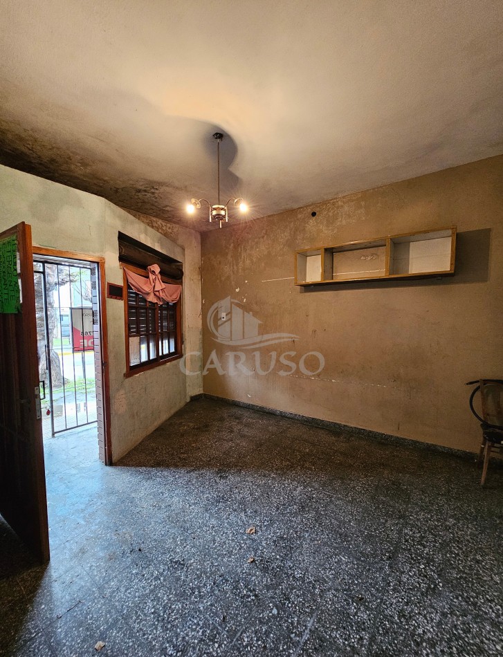 Casa PH al frente para reciclar en Bernal Oeste