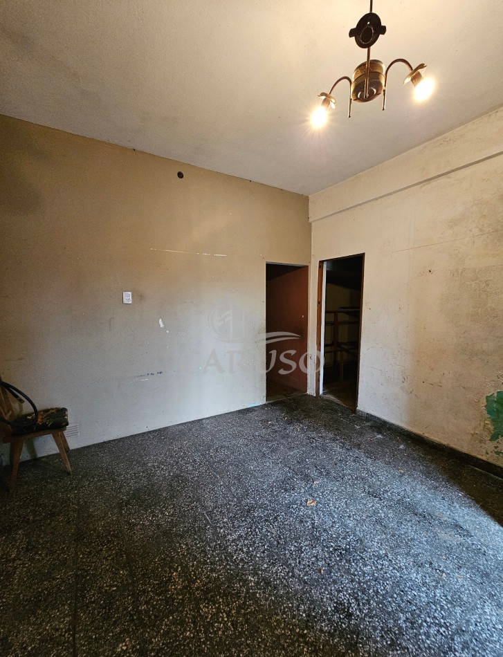 Casa PH al frente para reciclar en Bernal Oeste